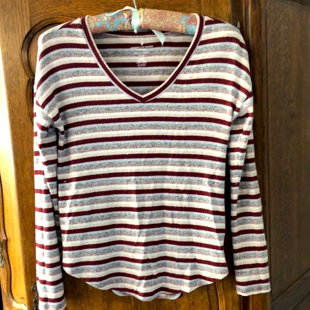 Long sleeve V-neck soft T-shirt Size small